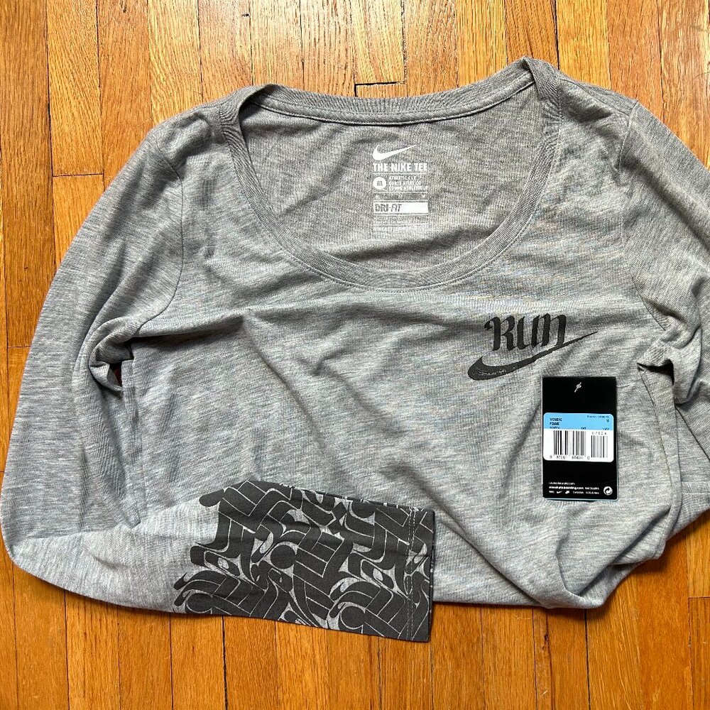 Nike SB Women's RUN long sleeve Dri-Fit loose shirt gray size M, sleeve design